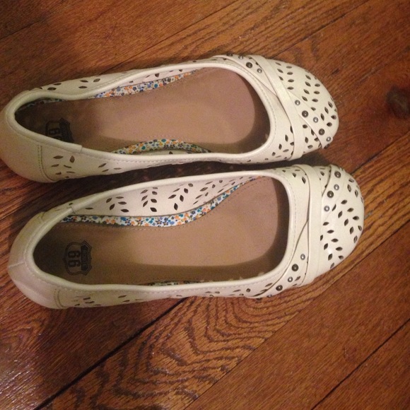 creme patterned flats