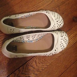creme patterned flats