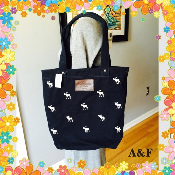 Abercrombie & Fitch Handbags - Flash sale! ⚡️⚡️⚡️Abercrombie & Fitch canvas tote