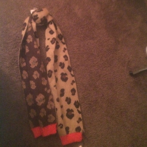 Oblong scarf