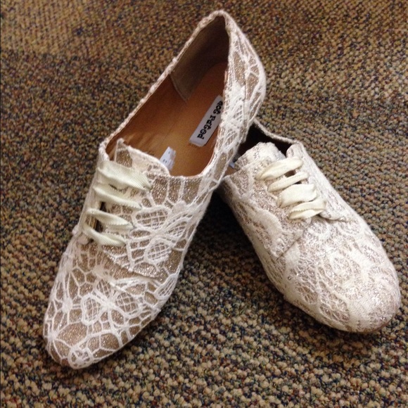 Sparkly lace shoes