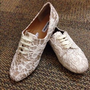 Sparkly lace shoes