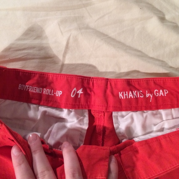 GAP Crimson Khakis Shorts - Picture 3 of 4