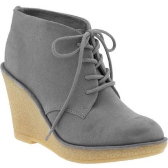 Old Navy Shoes - 🚫SOLD🚫Old navy faux suede wedges