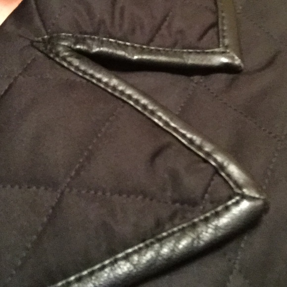 SOLD 💕Authentic Burberry quilted coat! Size 10 - Picture 4 of 4