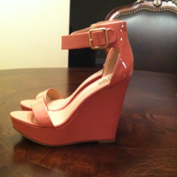 Shoes - Picture 2 of 4