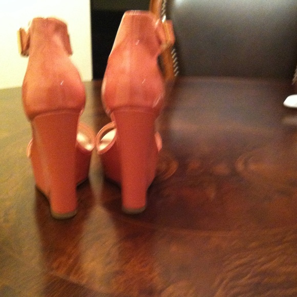 Shoes - Picture 3 of 4