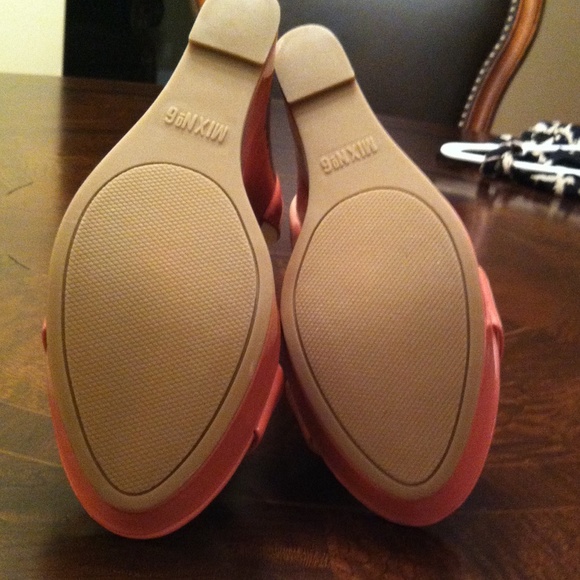 Shoes - Picture 4 of 4