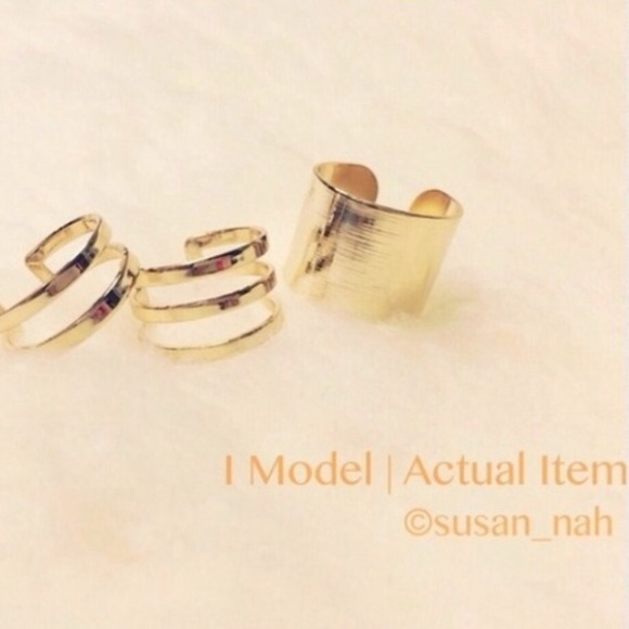 Jewelry - Gold set of 3 metallic ring