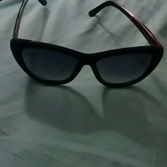 Sunglasses - Picture 3 of 4