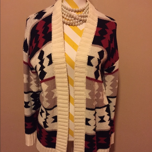 SOLD‼️Tribal print sweater