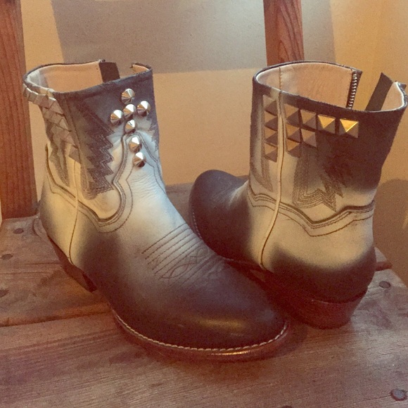 Amazing Spell & The Gypsy Collective Boots!!!