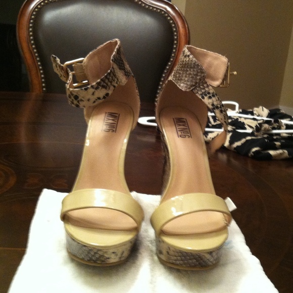 Nude wedges