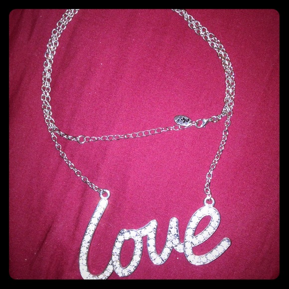 Statement love necklace