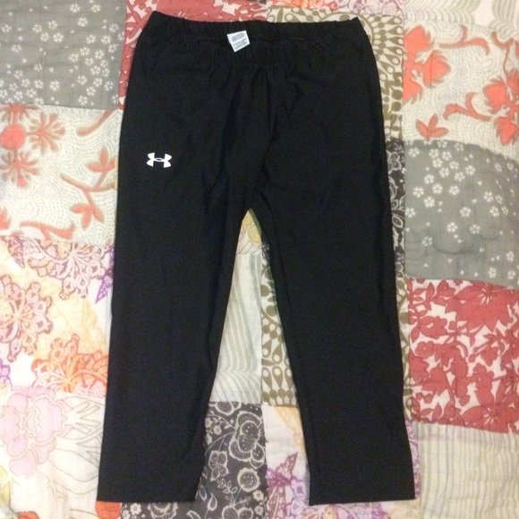 NWOT Under Armour cropped spandex leggings