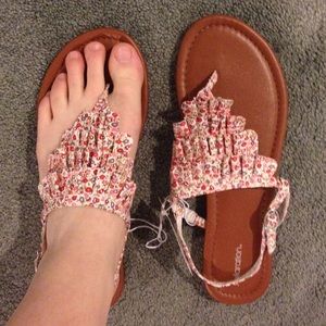 Xhilaration Ruffle Flat Sandal Floral