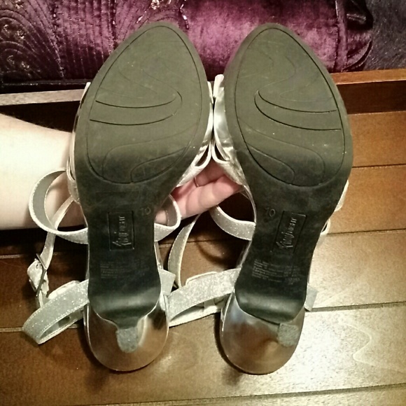 Sparkly Silver High Heels!! - Picture 4 of 4