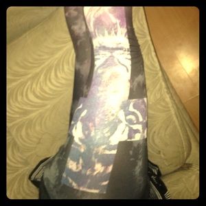 Tiger face cross leggings  picture is upside down