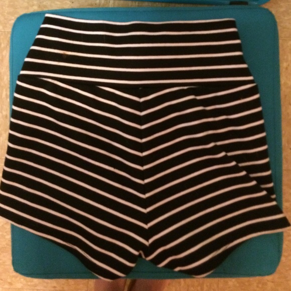 🚫SOLD ON MERCARI🚫 High Waisted Shorts - Picture 2 of 2