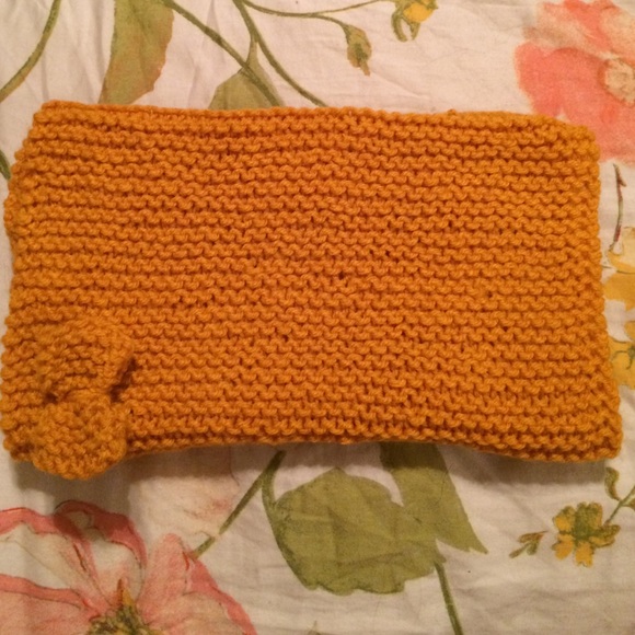 Mustard hand knit scarf with bow 👍🏻