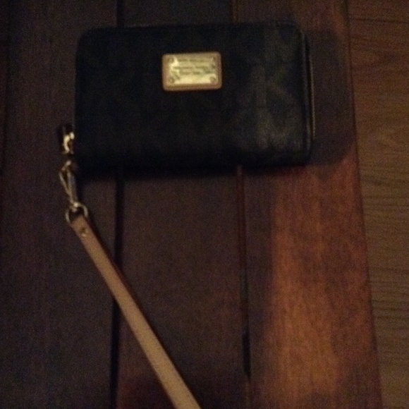Michael kors iPhone 4 wallet