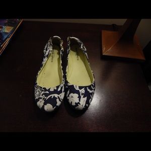Navy blue and white flower flats