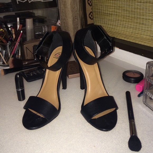 strappy heals
