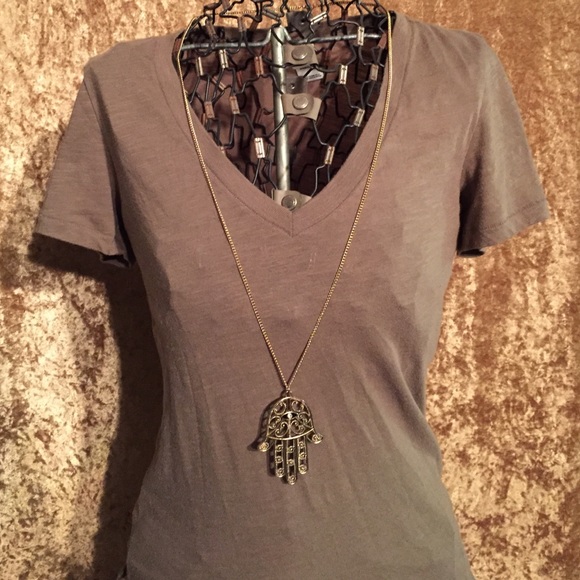 [SOLD IN BUNDLE] Gold hamsa necklace
