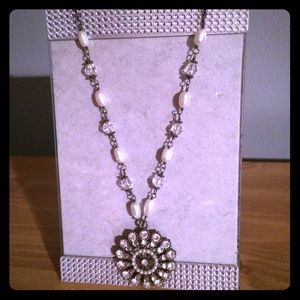 Necklace: Pearl & Rhinestone Brosch