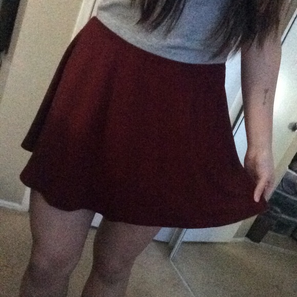 Maroon skater skirt - Picture 2 of 2