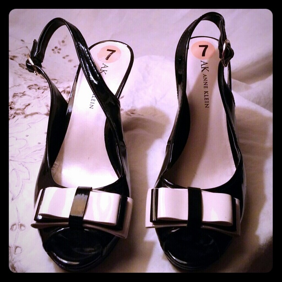 BLACK & WHITE PLAYFUL ANNE KLINE SHOES