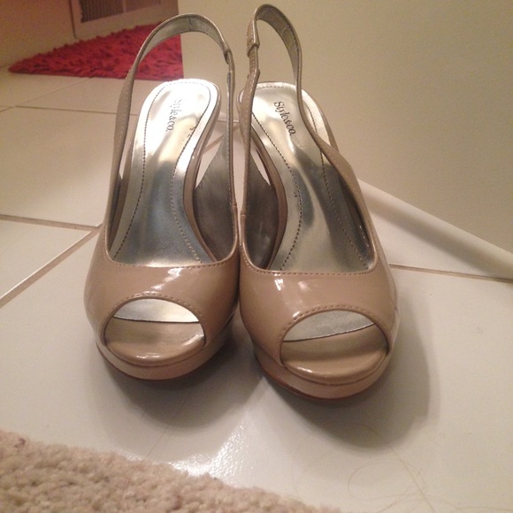 Nude Pumps