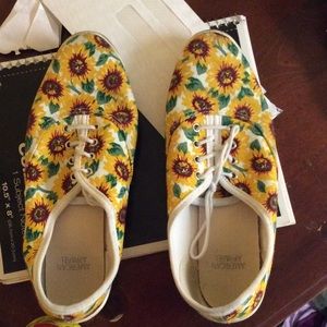 American apparel sunflower shoes were traded!!!!