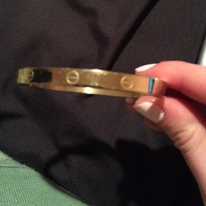 Gold bracelet screw details