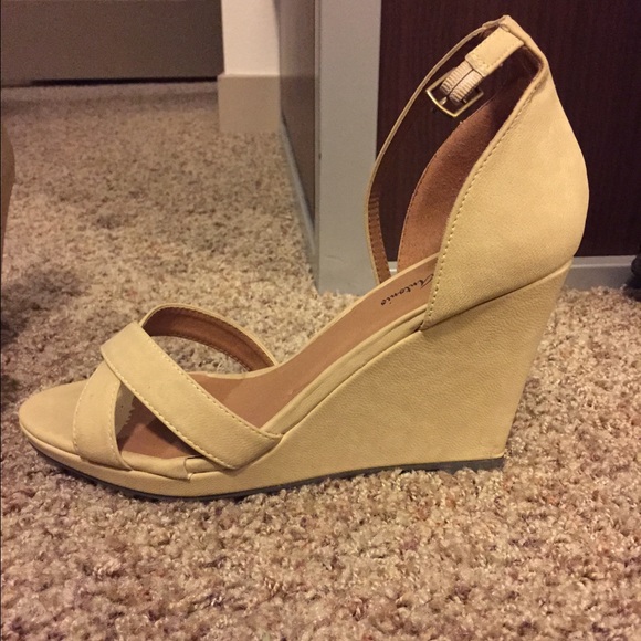 MICHAEL ANTONIO NUDE WEDGE!