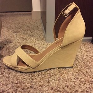 MICHAEL ANTONIO NUDE WEDGE!