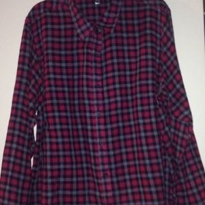 Trendy plaid top with split n the back