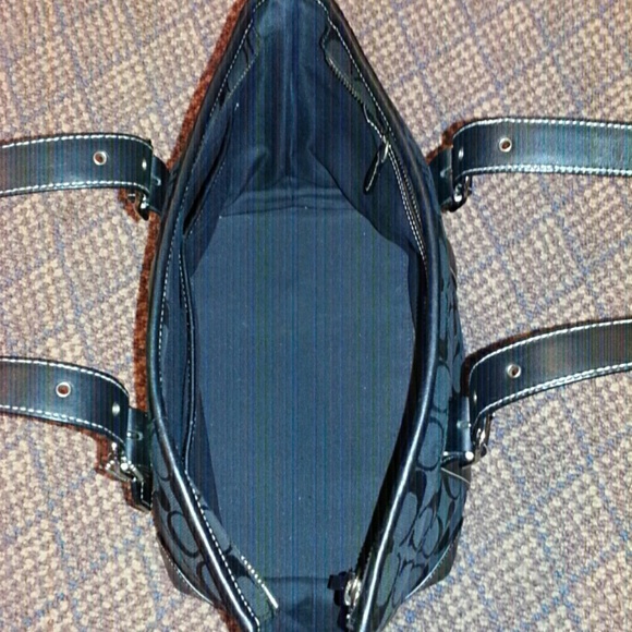 Authentic Coach signature black bag - Picture 3 of 4