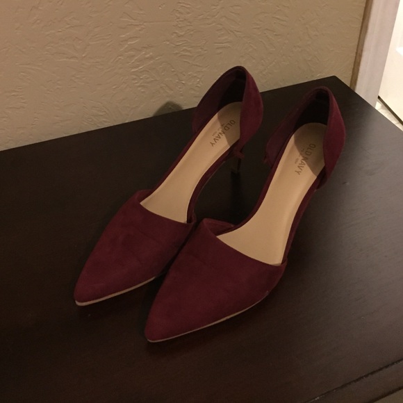 Maroon suede pointy short heels.