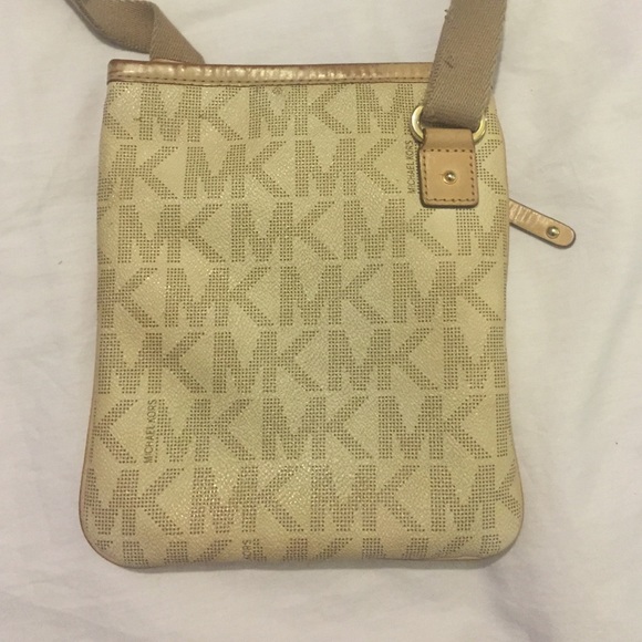 SOLD Micheal Kors cross body bag! - Picture 3 of 3