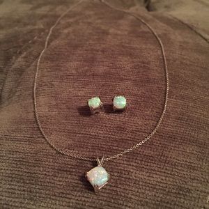 Beautiful Opal earring and necklace set.