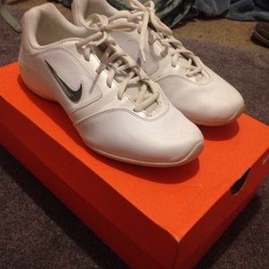 nike su scarpe poshmark secondaria ii nike su scarpe poshmark secondaria ii