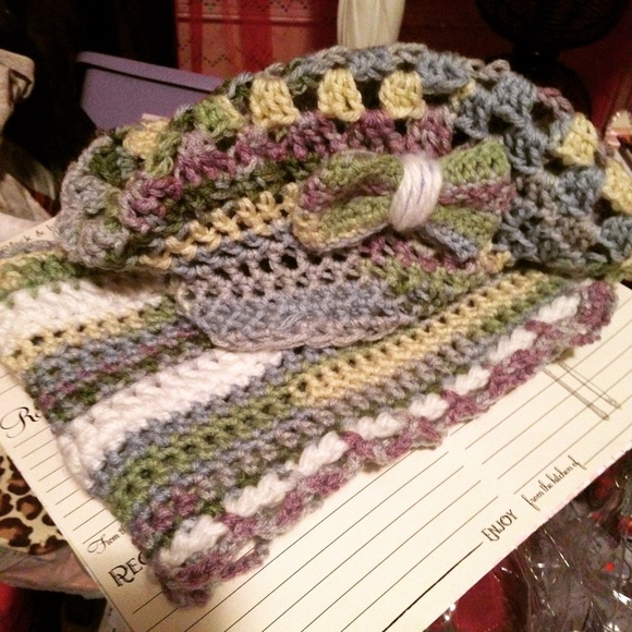 Closet Glam Apparel Crochet Beret/Cowl Set