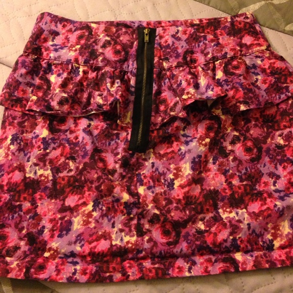 Sandles and skirt 🎀 - Picture 4 of 4