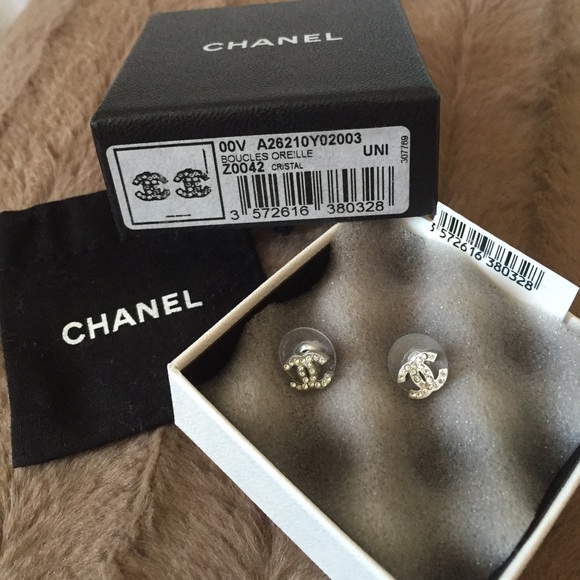 ❤️RESERVED❤️Authentic CHANEL CRYSTAL STUDS (small) - Picture 4 of 7
