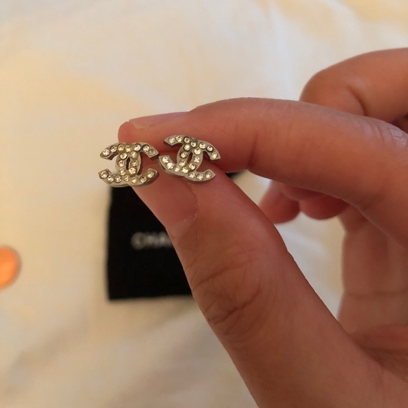 ❤️RESERVED❤️Authentic CHANEL CRYSTAL STUDS (small) - Picture 6 of 7