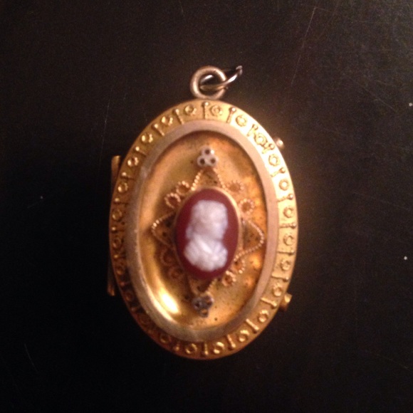 Vintage Victorian cameo locket