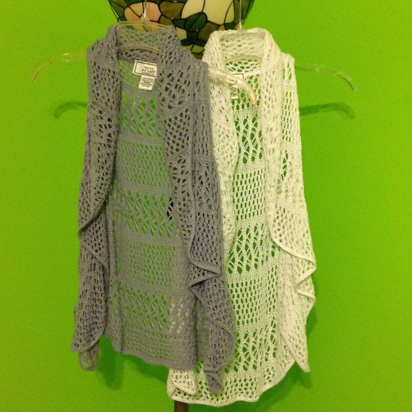 White sleeveless cardigan - Picture 2 of 3