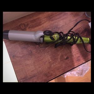 Bed Head Tigi 1.5" ceramic tourmaline curling iron