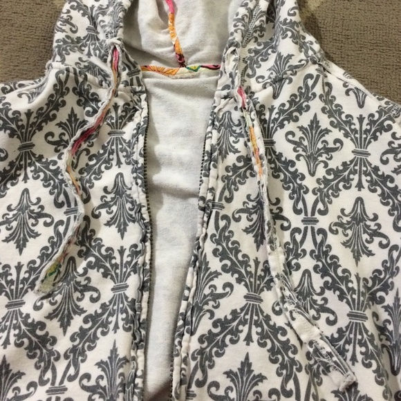 ❌SOLD❌Grey-paisley Hoodie - Picture 3 of 4